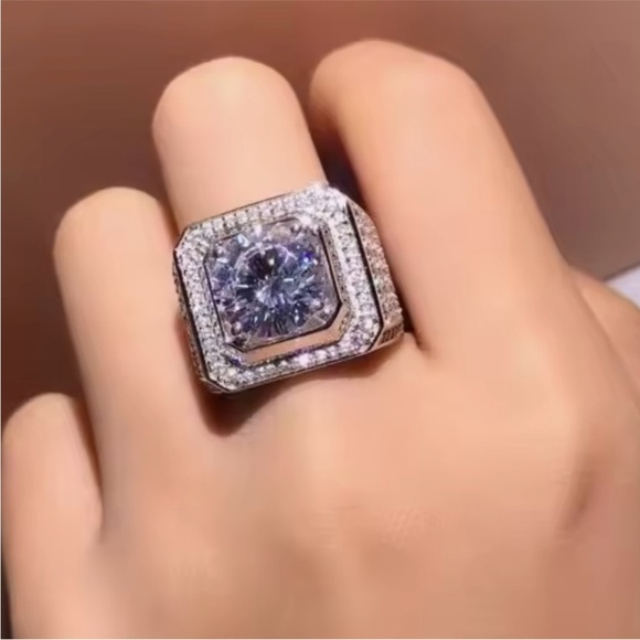 18k 2ct Solitaire Ring - Picture 6 of 14